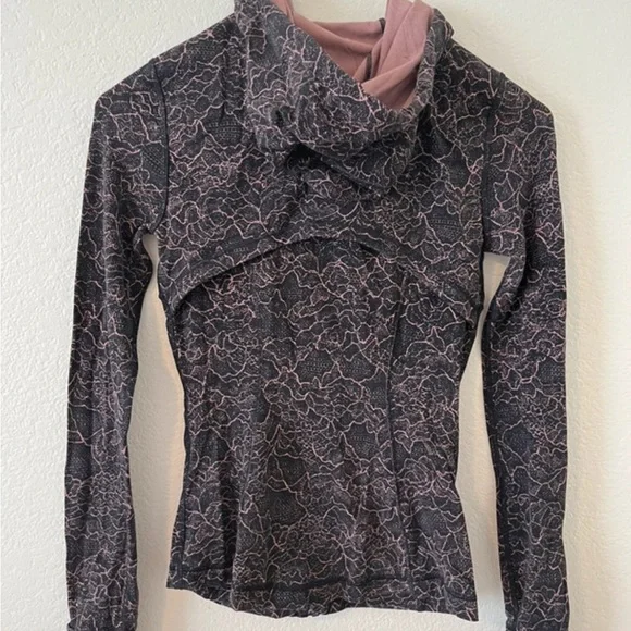 lululemon athletica Black and Pink Patterned jacket - Picture 2 of 5